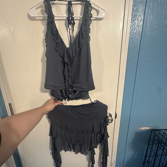 PrettyLittleThing Navy Ruffled Matching Set - Picture 3 of 5